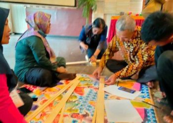 Dinas Perdagangan dan Perindustrian (Disperindag) Kabupaten Kutai Timur (Kutim) berkolaborasi dengan Dewan Kerajinan Nasional Daerah (Dekranasda) Kutim.