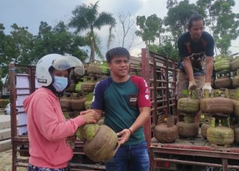 Dinas Perindustrian dan Perdagangan (Disperindag) Kabupaten Kutai Timur (Kutim) bekerjasama dengan PT.Pertamina, menggelar Operasi pasar.