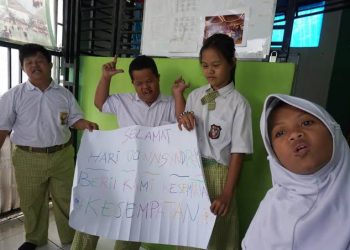 Sesuai dengan Permendiknas Nomor 70 tahun 2009 setiap sekolah wajib menyediakan fasilitas tambahan berupa guru pendamping yang bertugas secara langsung mendampingi Anak Berkebutuhan Khusus (ABK).