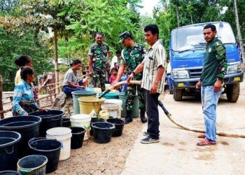 Rata-rata masyarakat miskin minim akses pada pekerjaan yang layak, biasanya berprofesi seperti pedagang berpenghasilan rendah, buruh industri, atau bekerja di sektor pertanian
