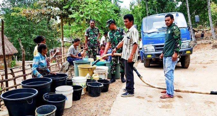 Rata-rata masyarakat miskin minim akses pada pekerjaan yang layak, biasanya berprofesi seperti pedagang berpenghasilan rendah, buruh industri, atau bekerja di sektor pertanian