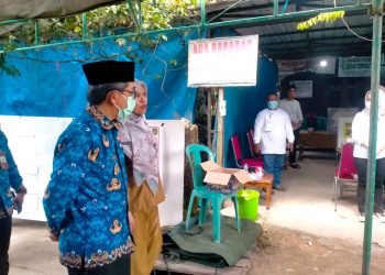 Ardiansyah Sulaiman Berkunjung ke TPS RT 54, Kecamatan Sangatta Utara, menyayangkan banyak masyarakat yang tak mencoblos calon kepala desa
