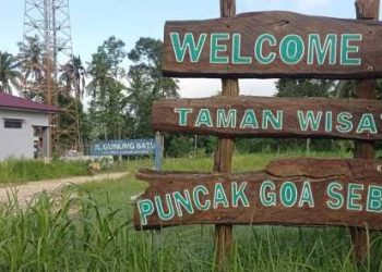 Kecamatan Teluk Pandan menyajikan potensi alamnya yang masih terjaga keasriannya.