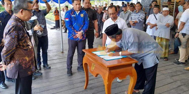 Pemkab Kutai Timur Serahkan 34 Ambulans untuk Tingkatkan Layanan Kesehatan